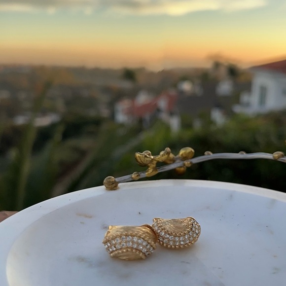 Authentic Christian Dior Rhinestone Earring metal EUC
Dior - Picture 11 of 11